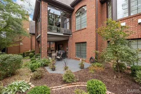 $1,100,000 | 6 Upper Conway Lane, Chesterfield, MO 63017