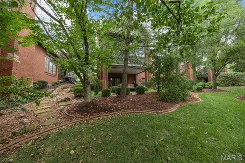 $1,100,000 | 6 Upper Conway Lane, Chesterfield, MO 63017