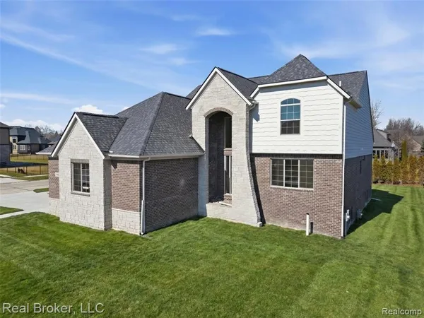 $689,900 | 35689 Windridge Drive, New Baltimore, MI 48047