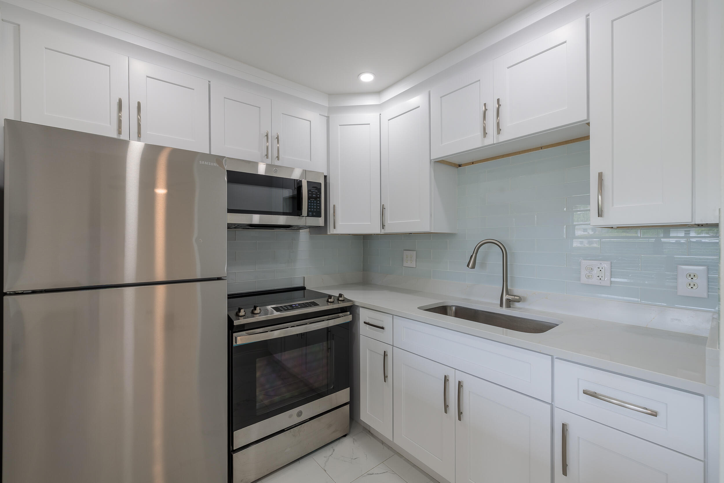 2929 Southeast Ocean Boulevard, Unit 1232 Stuart, FL 34996 - Photo 5 of 39 Kitchen