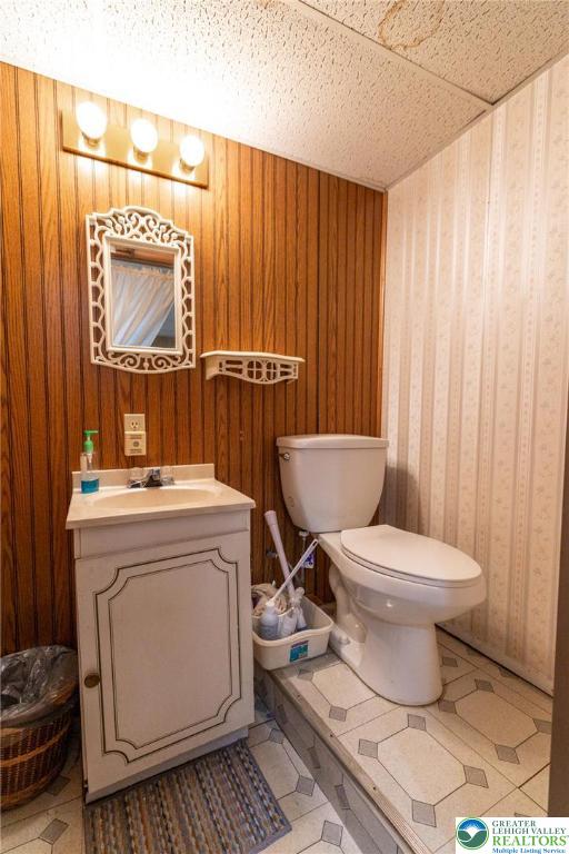 2544 5th Street Bethlehem, PA 18020 - Photo 15 of 17 1/2 Bath Room