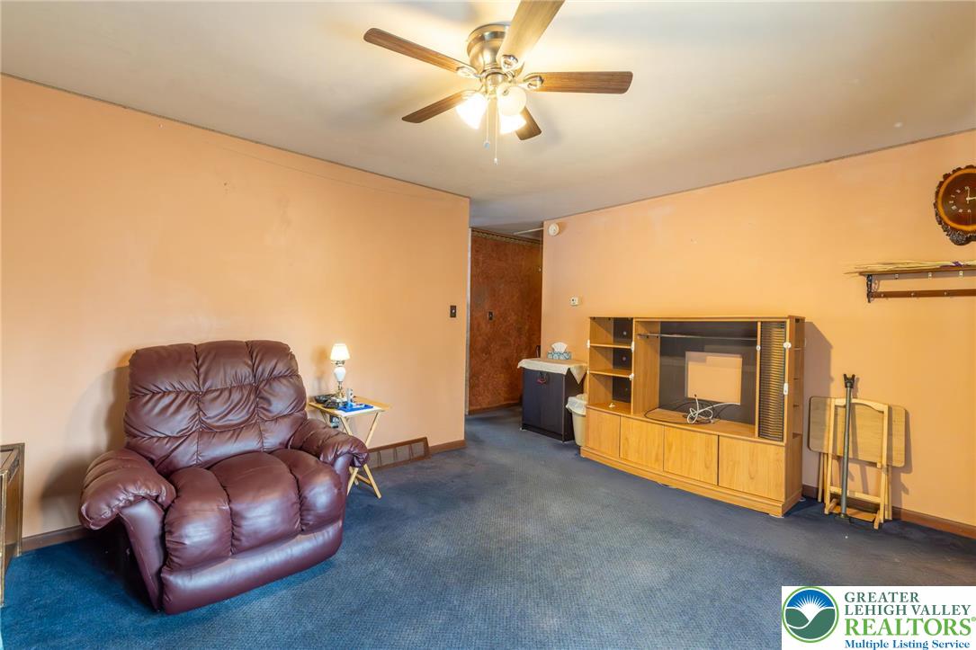 2544 5th Street Bethlehem, PA 18020 - Photo 3 of 17 Living Room