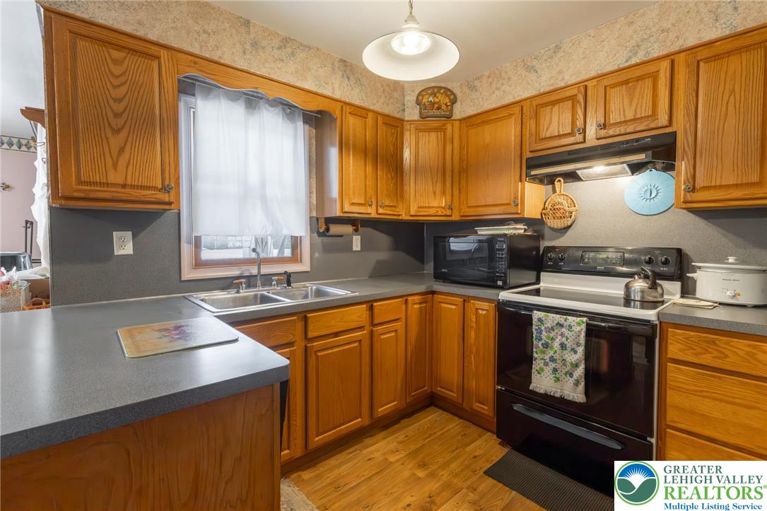 2544 5th Street Bethlehem, PA 18020 - Photo 4 of 17 Kitchen