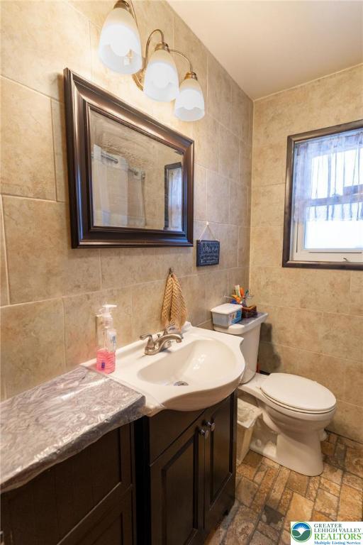 2544 5th Street Bethlehem, PA 18020 - Photo 10 of 17 Full Bath