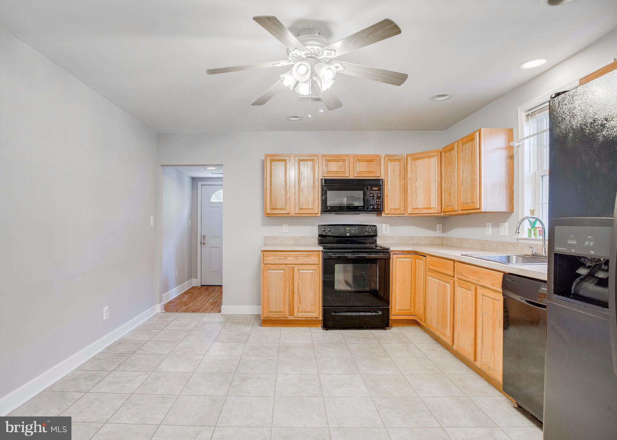 316 Homberg Avenue Baltimore, MD 21221 - Photo 13 of 27 Kitchen