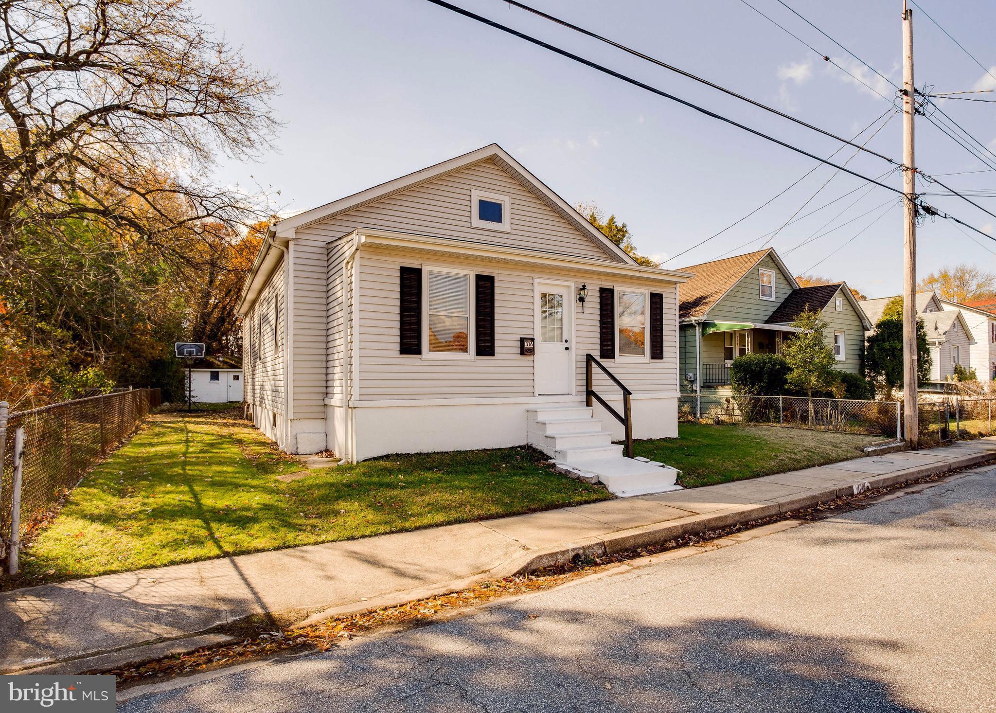 316 Homberg Avenue Baltimore, MD 21221 - Photo 5 of 27 Exterior (Front)