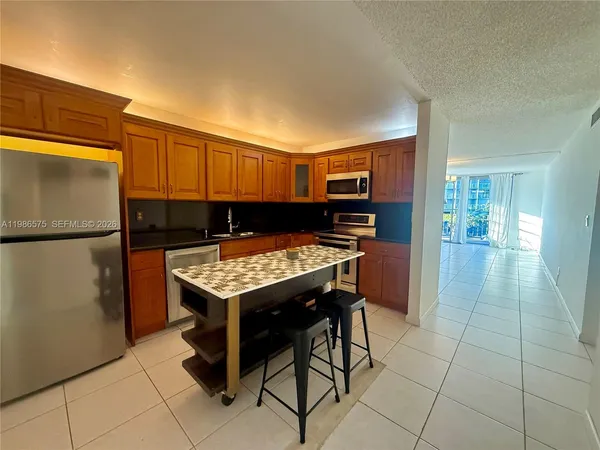 $1,800 | 1465 Northeast 123rd Street, Unit 201, North Miami, FL 33161