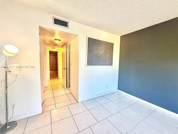 $1,800 | 1465 Northeast 123rd Street, Unit 201, North Miami, FL 33161