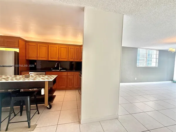 $1,800 | 1465 Northeast 123rd Street, Unit 201, North Miami, FL 33161