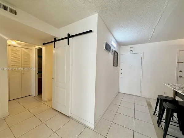 $1,800 | 1465 Northeast 123rd Street, Unit 201, North Miami, FL 33161