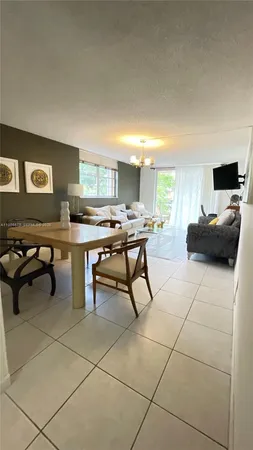 $1,800 | 1465 Northeast 123rd Street, Unit 201, North Miami, FL 33161