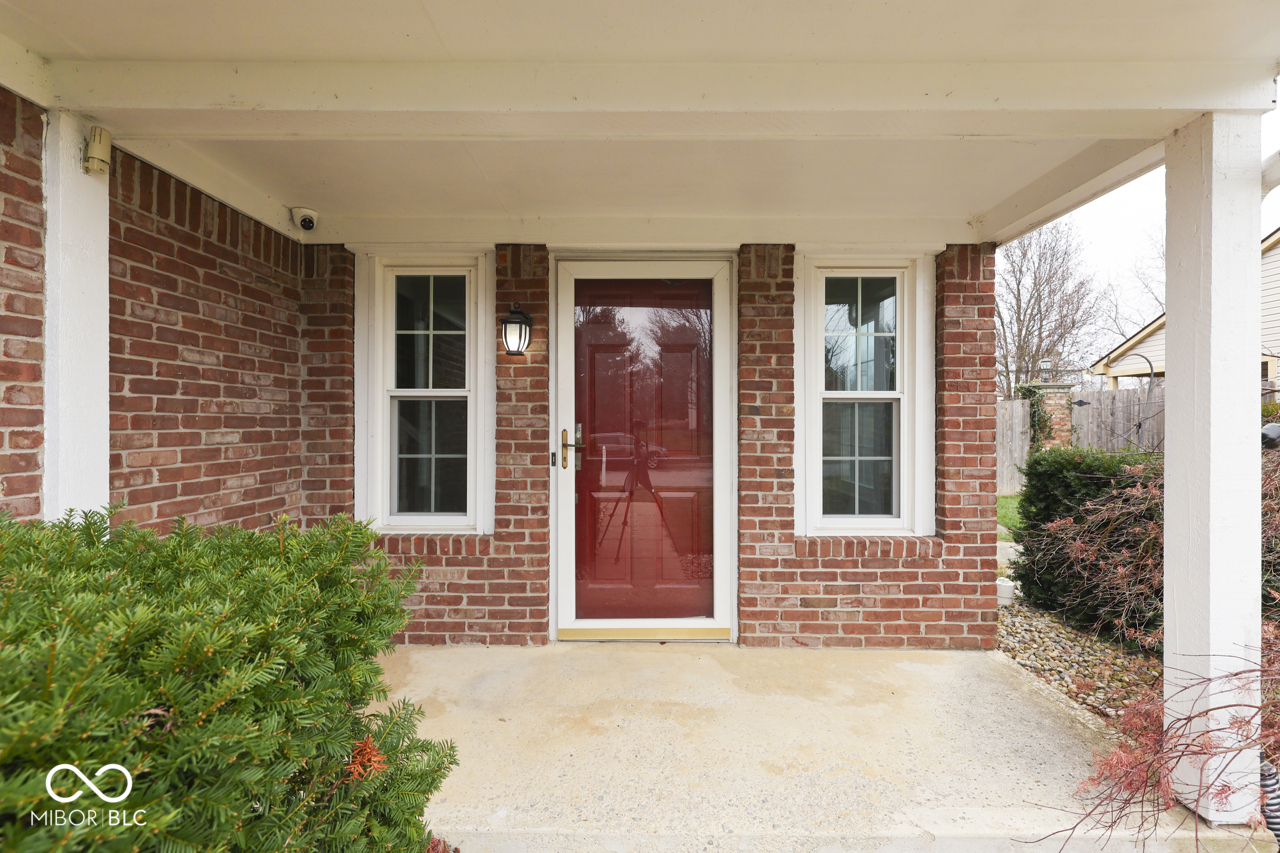 5810 Spring Oaks Way Indianapolis, IN 46237 - Photo 3 of 49