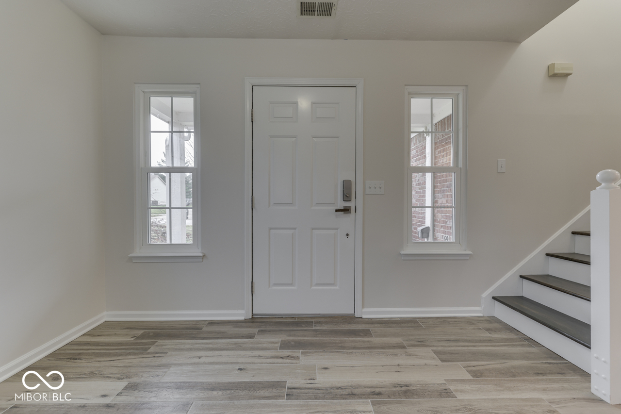 5810 Spring Oaks Way Indianapolis, IN 46237 - Photo 4 of 49