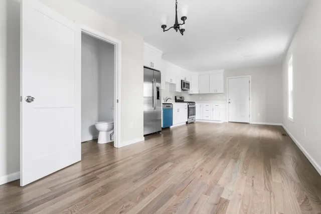 $2,400 | 196 Wilmot Avenue, Bridgeport, CT 06607