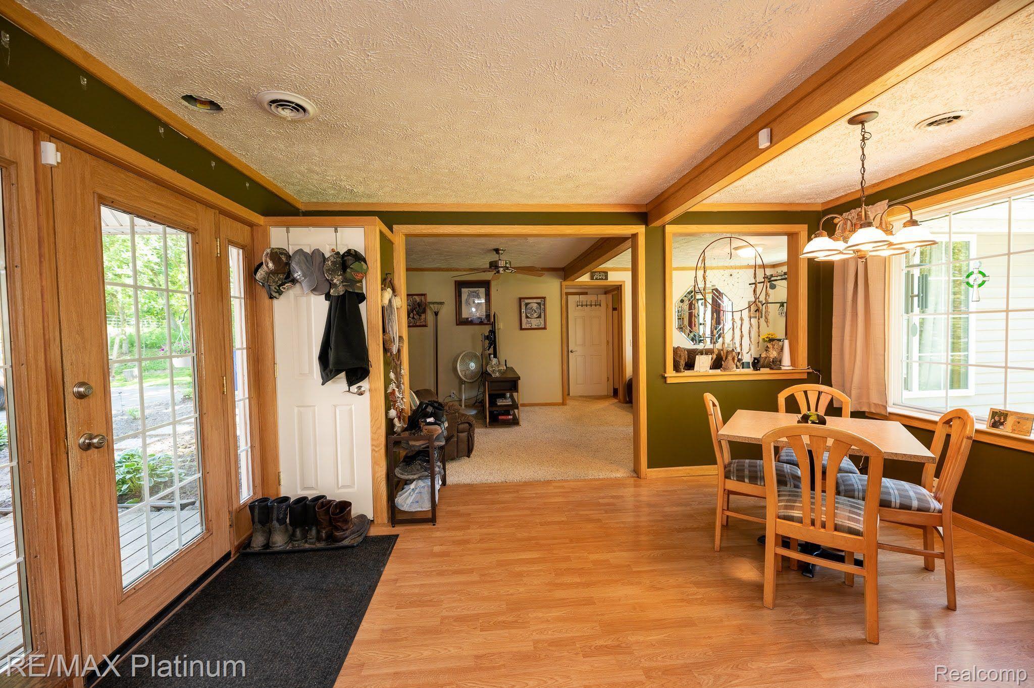 9365 Rolston Road Gaines, MI 48436 - Photo 10 of 18 Entry/dining
