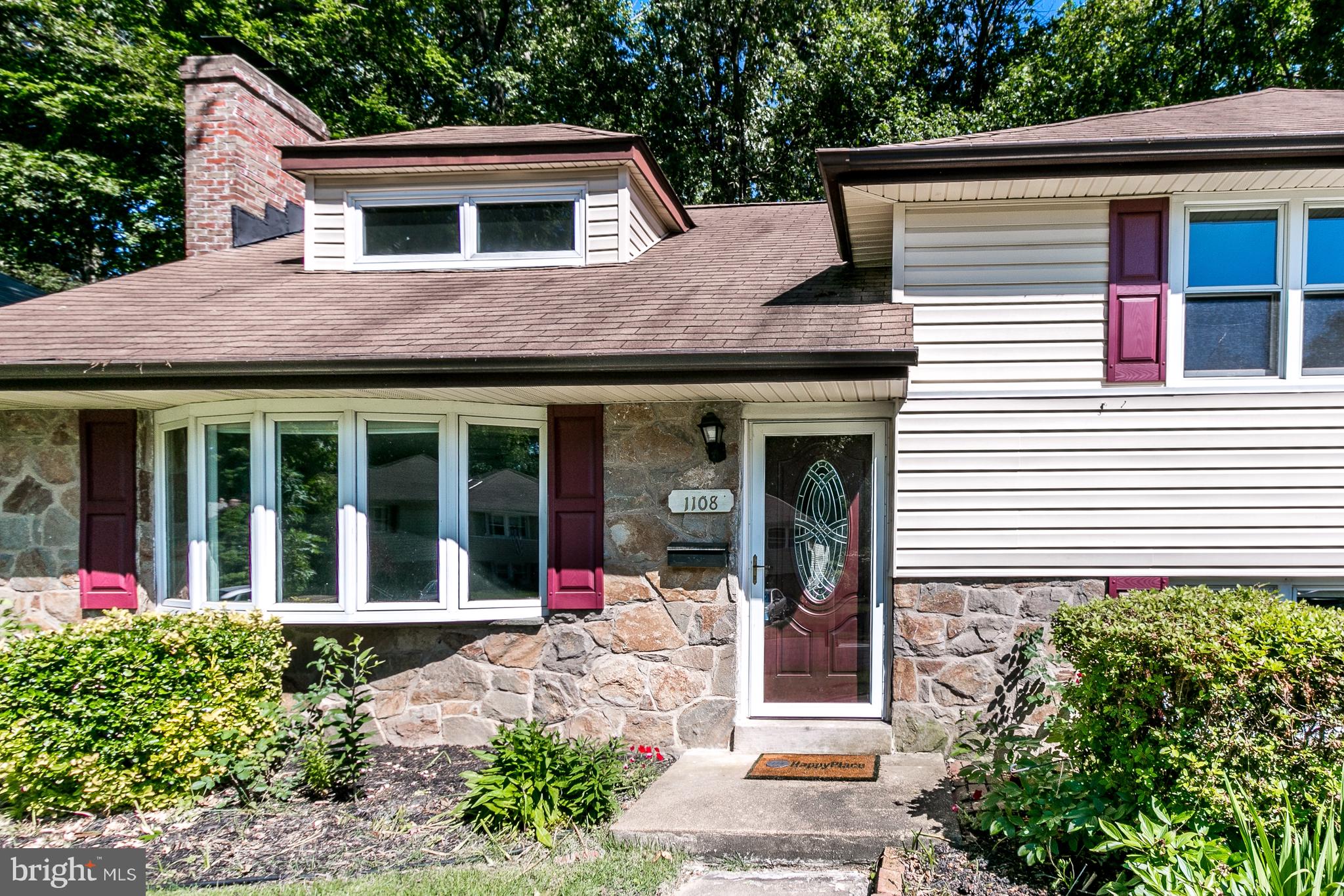 Stone & vinyl exterior