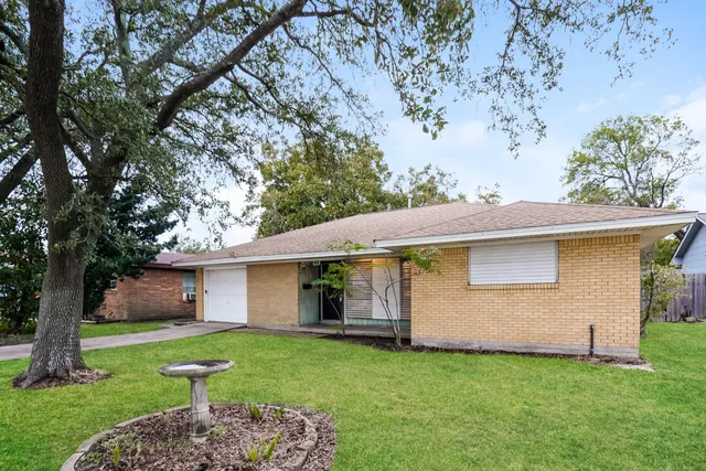 $1,450 | 1610 13th Avenue North, Texas City, TX 77590