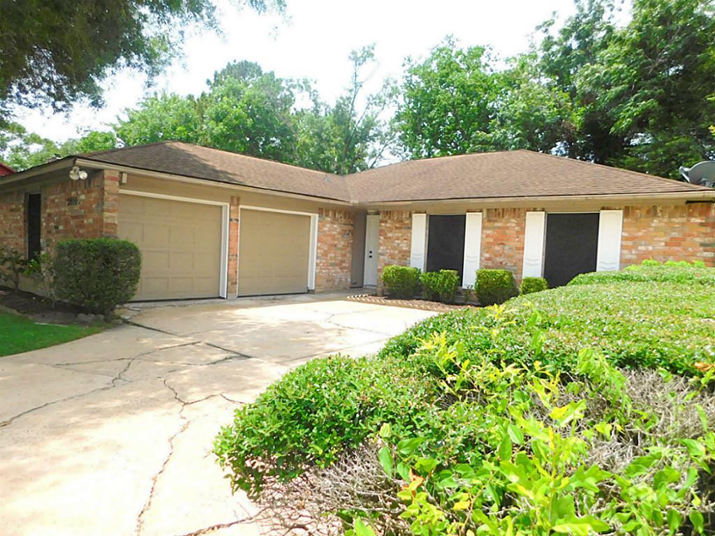 All brick one story 3 bedroom house in a cul de sac in desirable Quail Valley.