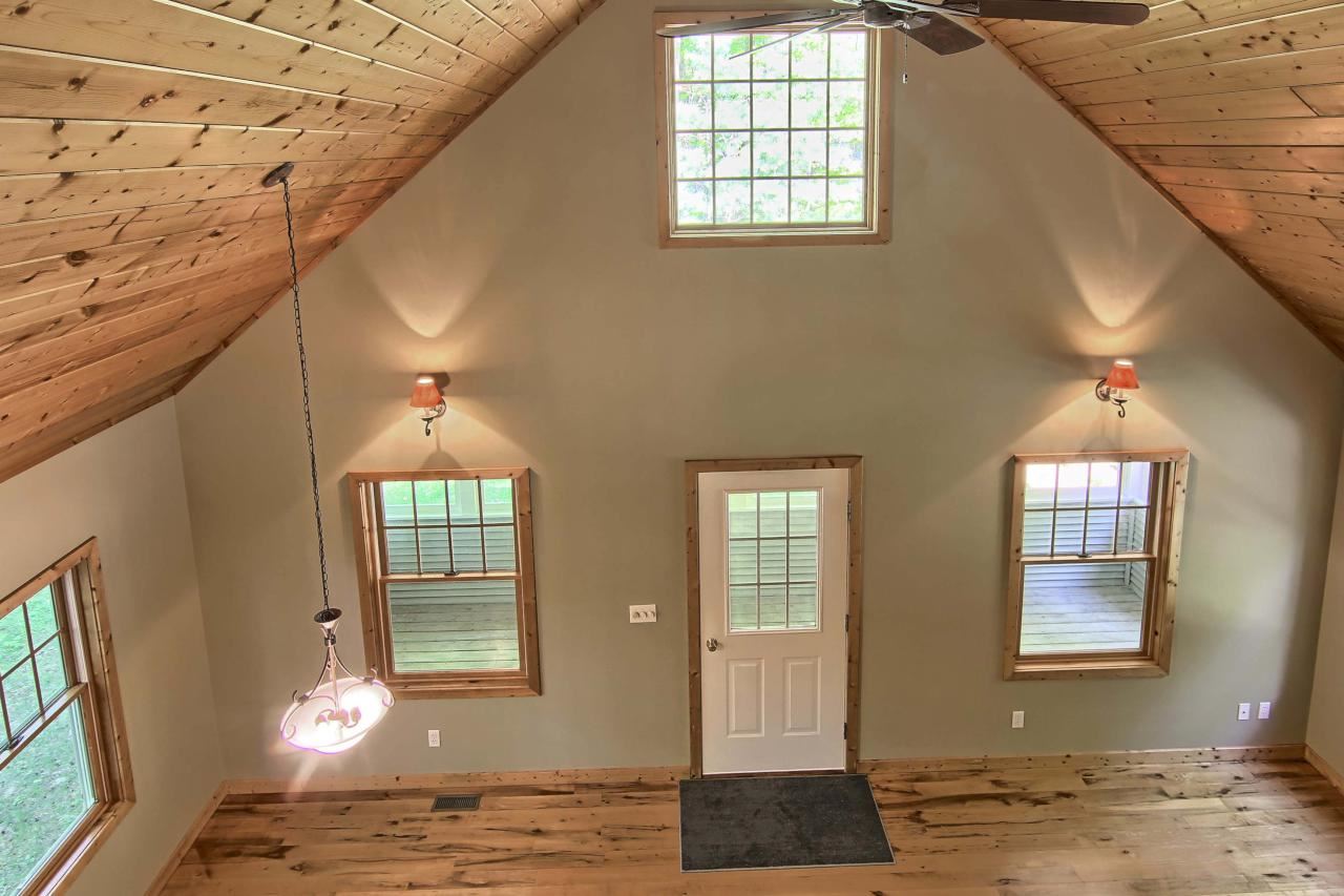 141 West Hlavka Road Maple City, MI 49664 - Photo 24 of 48 1847172-23.JPG