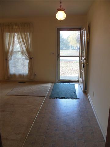 2403 Hickory Drive Springfield, TN 37172 - Photo 3 of 16 Entry