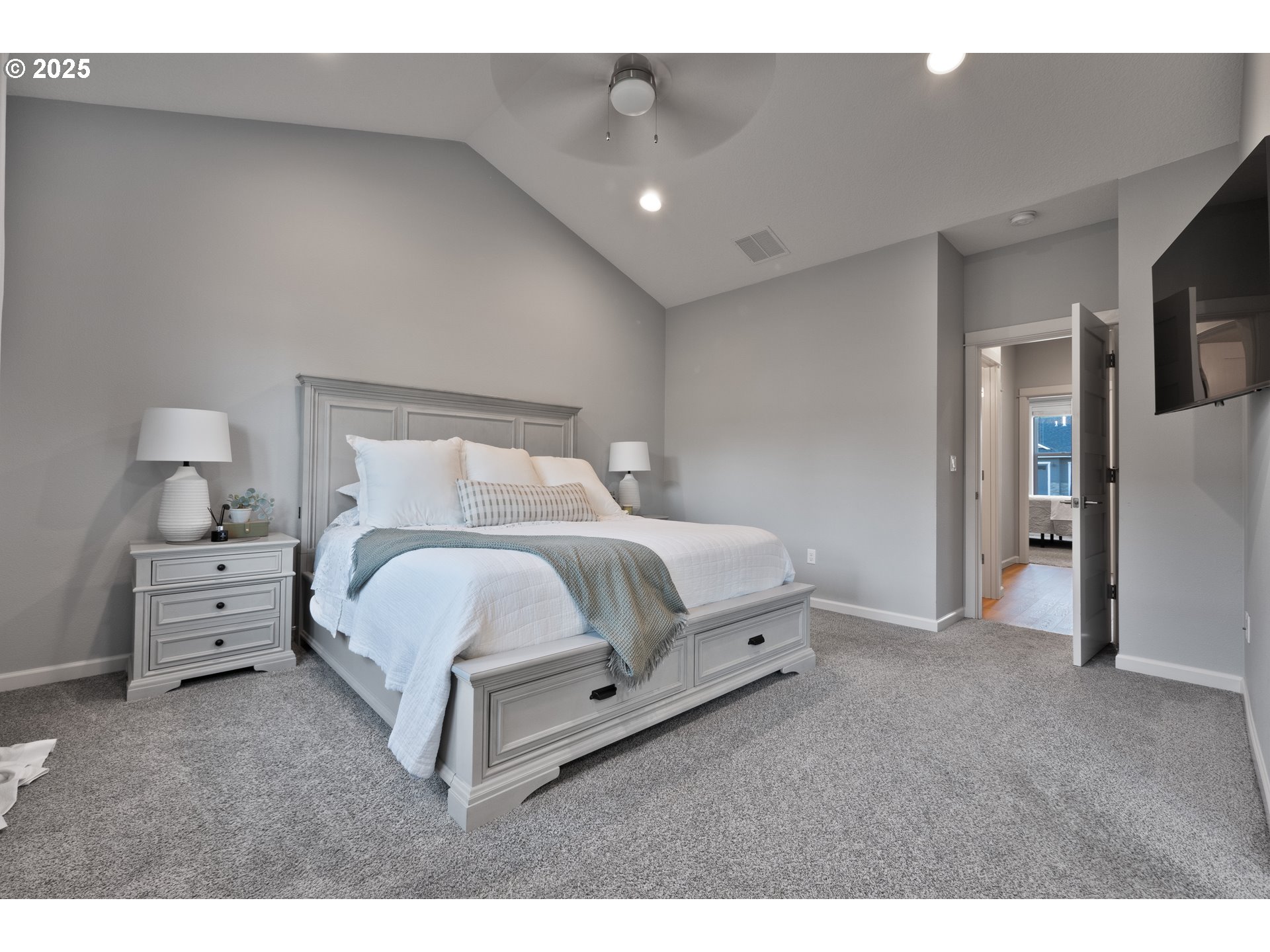 794 Ike Mooney Road Northeast Silverton, OR 97381 - Photo 13 of 33