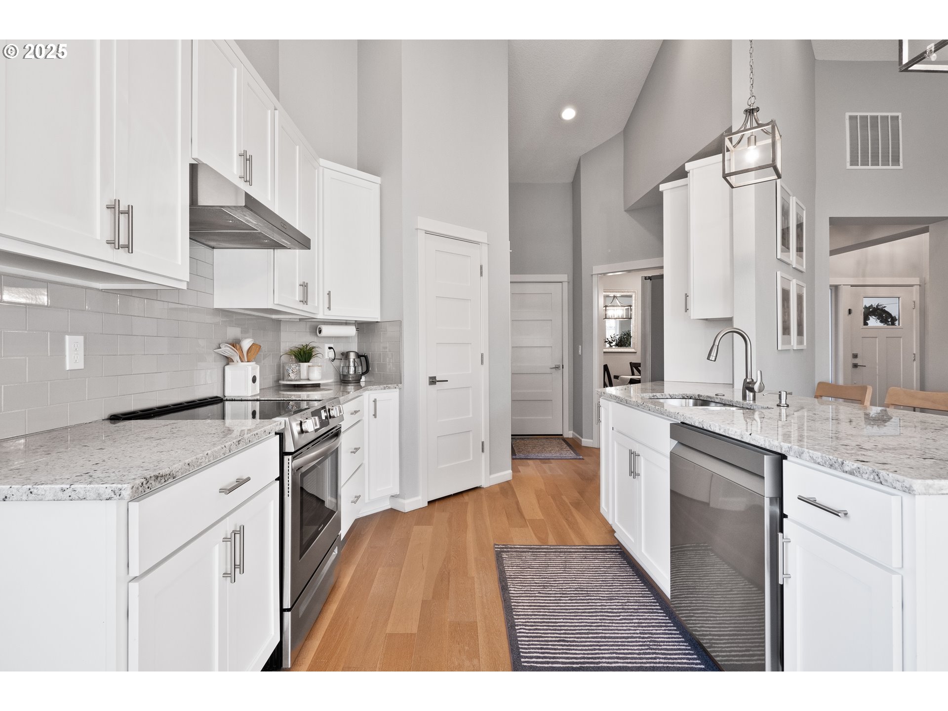 794 Ike Mooney Road Northeast Silverton, OR 97381 - Photo 7 of 33