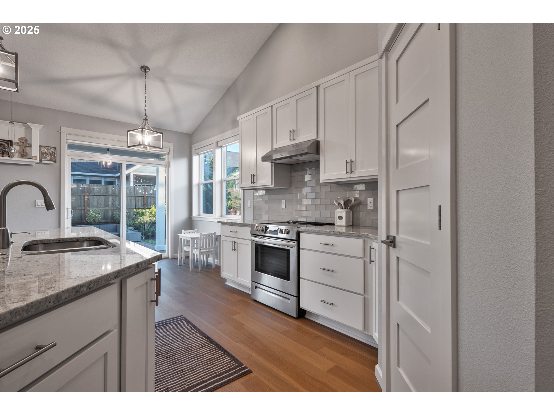 794 Ike Mooney Road Northeast Silverton, OR 97381 - Photo 8 of 33