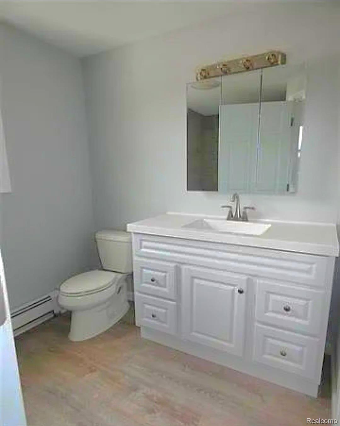 21840 Cunningham Avenue Warren, MI 48091 - Photo 17 of 20 1000136066.jpg
