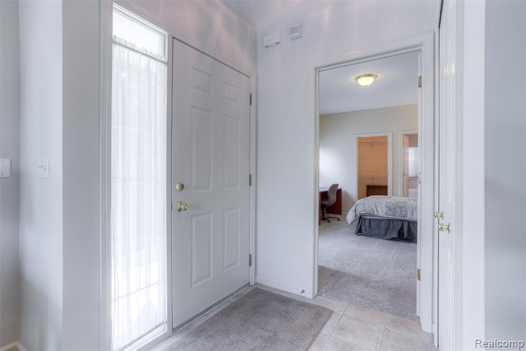 682 West Bluff Court Rochester Hills, MI 48307 - Photo 13 of 37