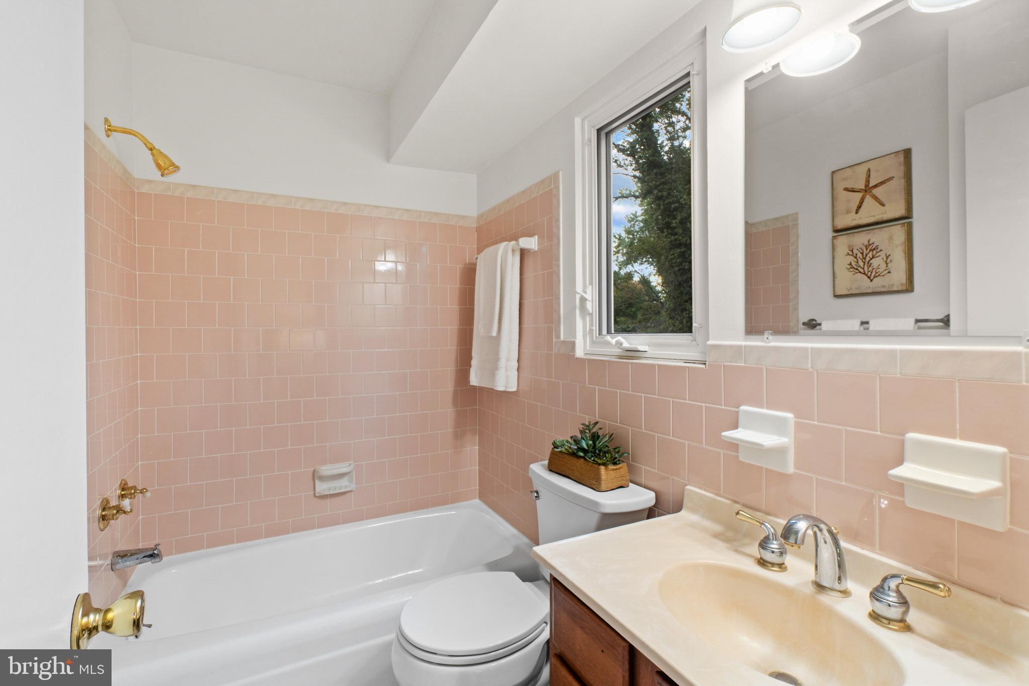 626 Edwards Road Annapolis, MD 21409 - Photo 15 of 40 Primary ensuite bathroom