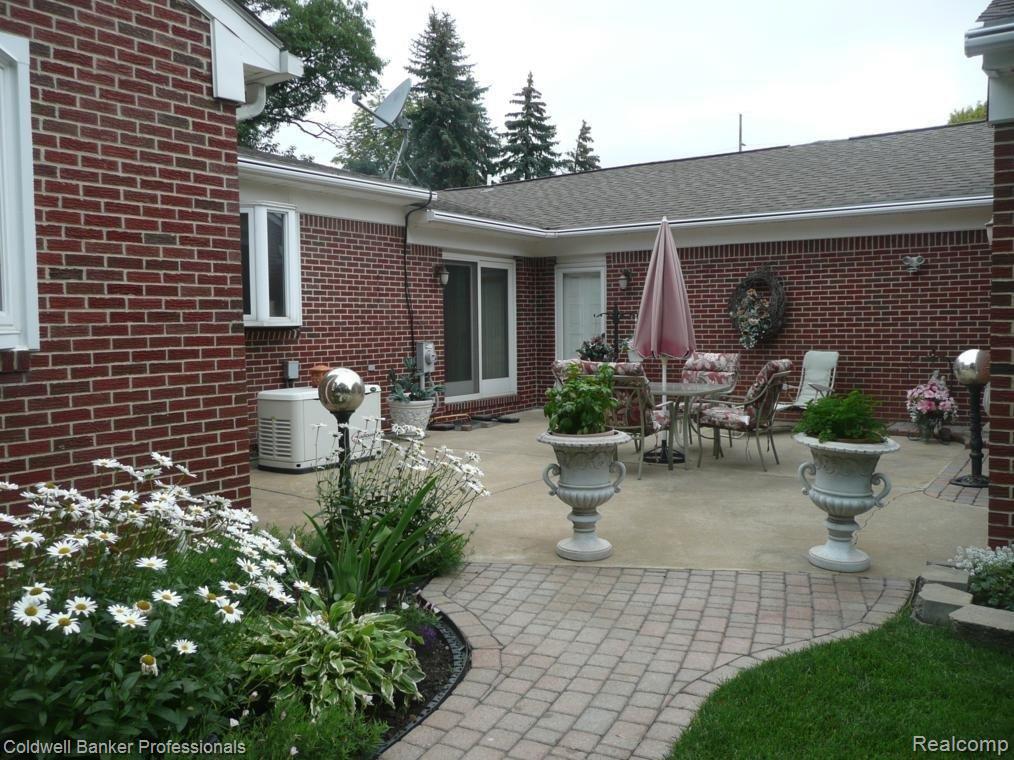 3505 Dutton Road Rochester, MI 48306 - Photo 26 of 33 Rear Patio