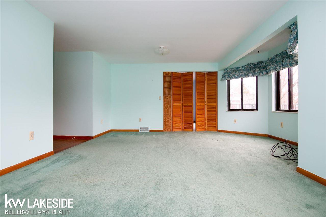 963 Roslyn Road Grosse Pointe, MI 48236 - Photo 22 of 30 50068661-22.JPG