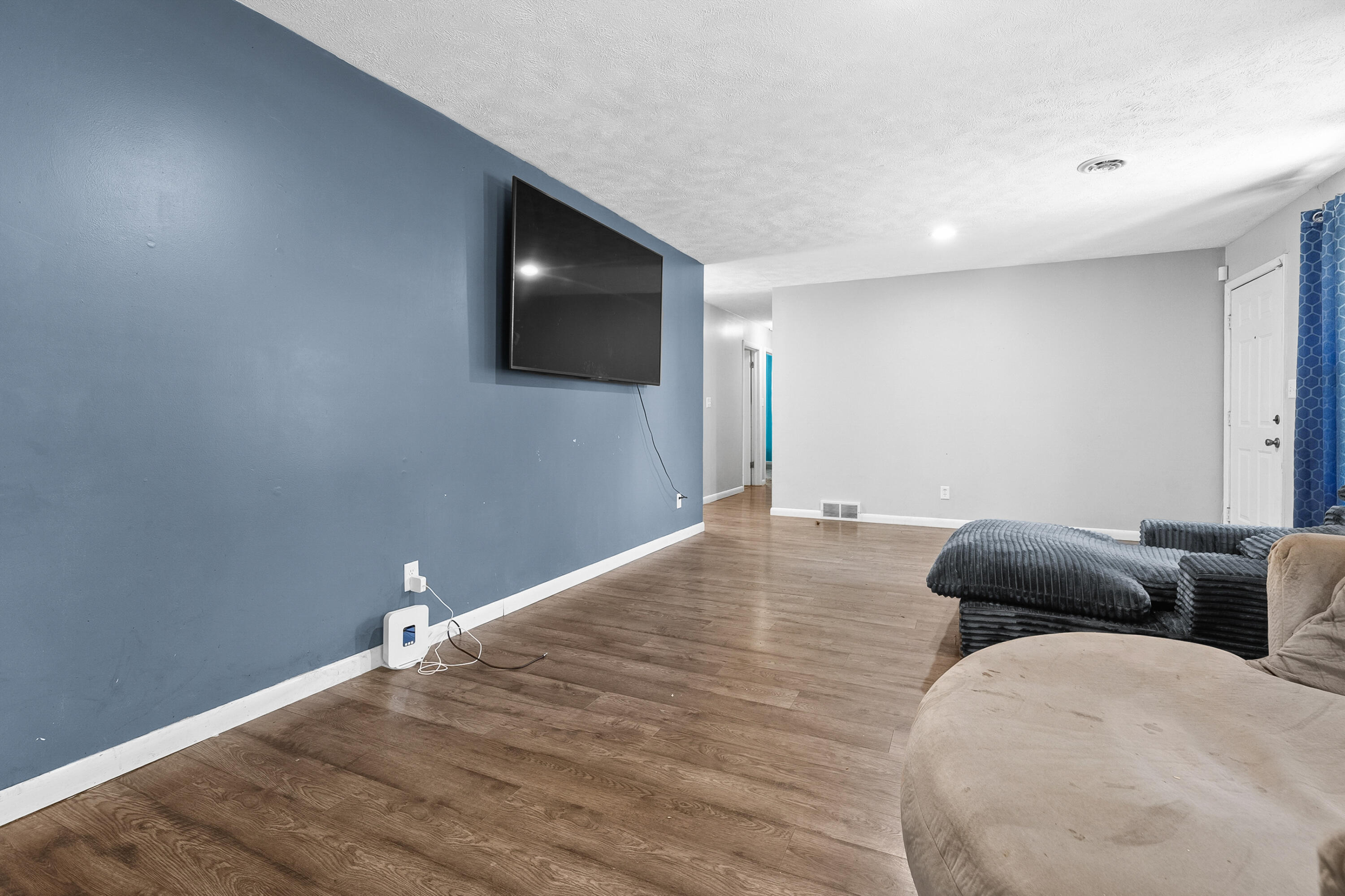 181 Foote Road Battle Creek, MI 49017 - Photo 6 of 34 laminate flooring