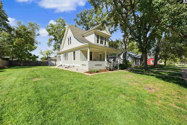 $240,000 | 717 North Main Street, Lindsborg, KS 67456