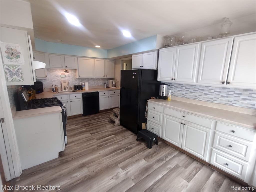 25210 Ridge Cliff Drive Southfield, MI 48075 - Photo 5 of 26