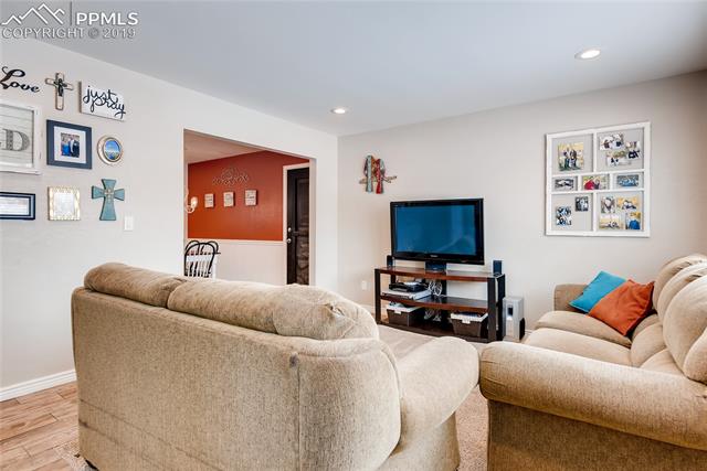1246 Osgood Road Colorado Springs, CO 80915 - Photo 4 of 25 Gallery Image 4