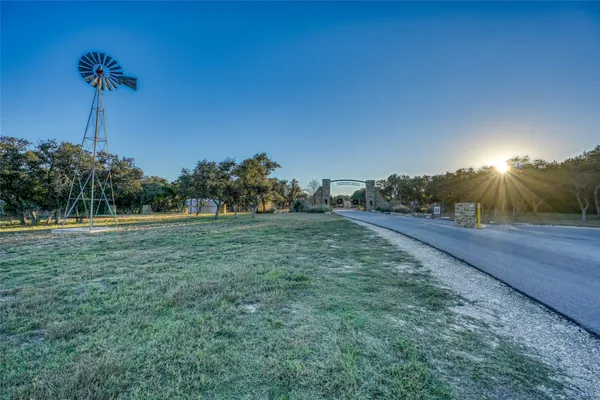 a view of a yard