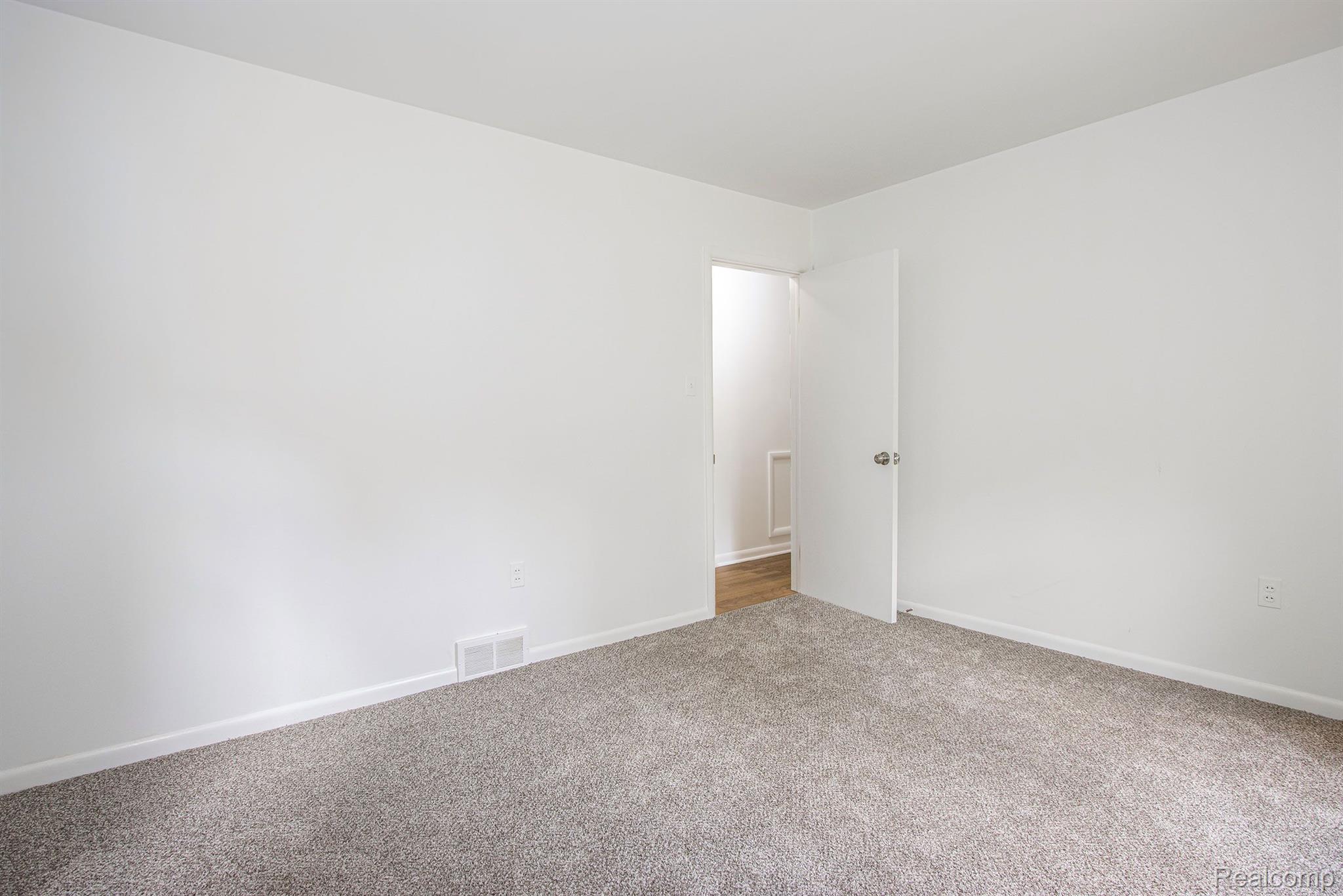 1324 Avon Circle West Rochester, MI 48309 - Photo 19 of 36 Gallery Image 19