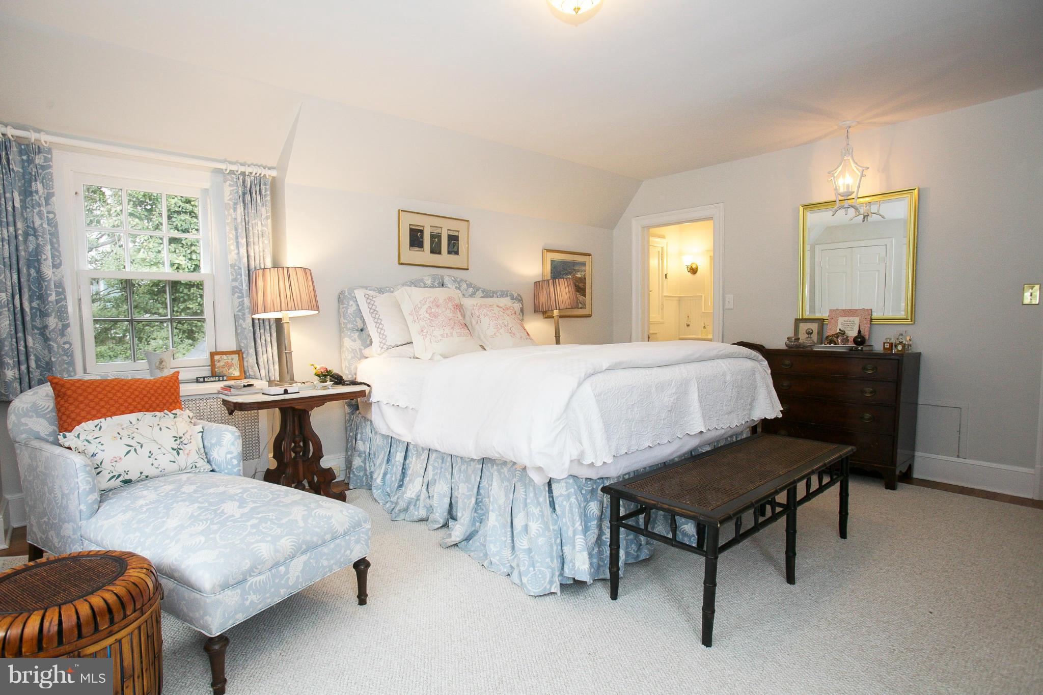 214 Goodale Road Baltimore, MD 21212 - Photo 16 of 30 a bedroom with a bed and a table in it