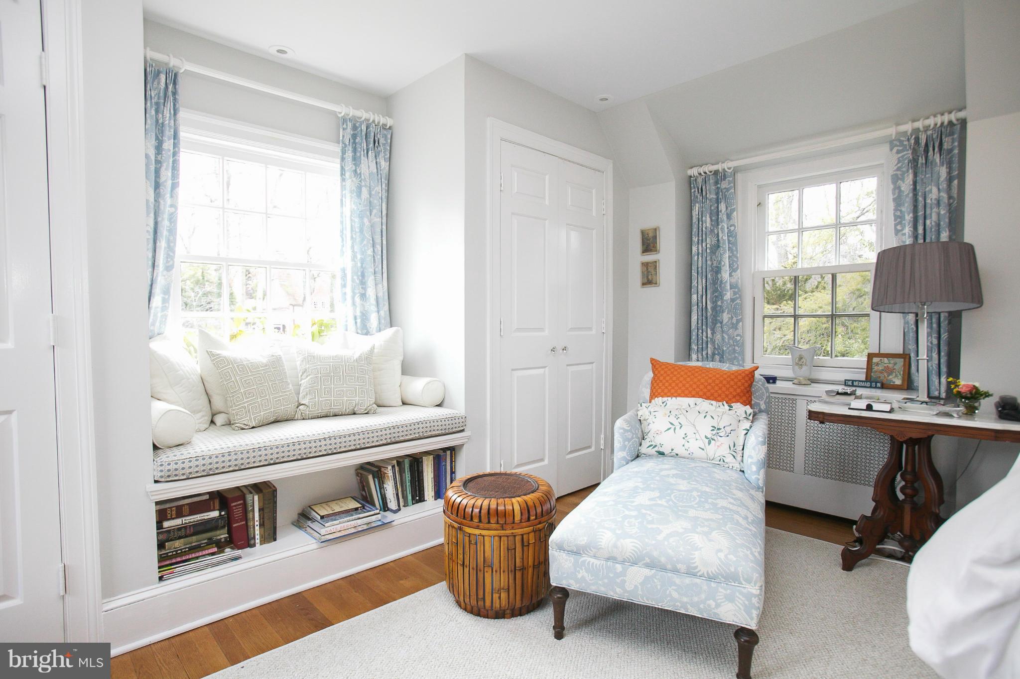 214 Goodale Road Baltimore, MD 21212 - Photo 17 of 30 a living room with furniture and a window