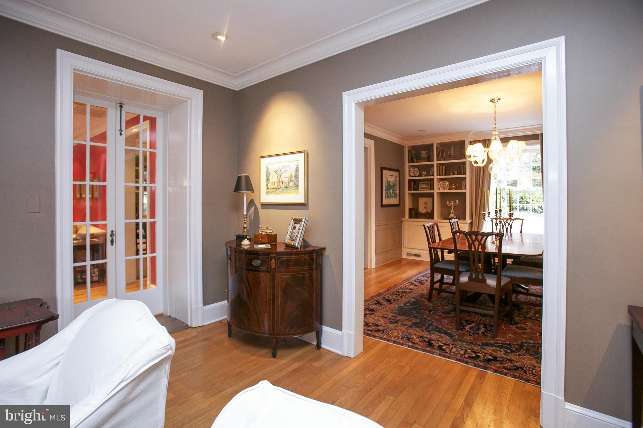 214 Goodale Road Baltimore, MD 21212 - Photo 5 of 30 a living room with furniture