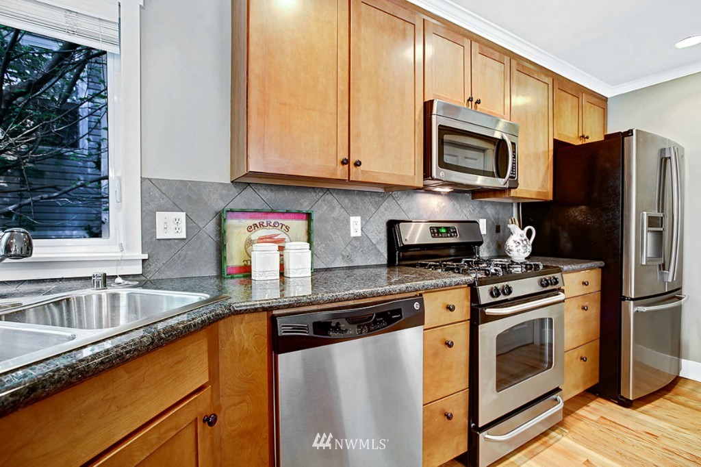 2110 West Ruffner Street Seattle, WA 98199 - Photo 12 of 24 Gallery Image 12