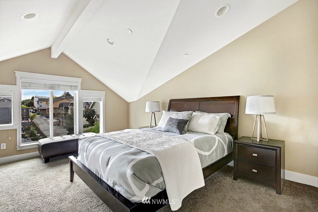 2110 West Ruffner Street Seattle, WA 98199 - Photo 13 of 24 Gallery Image 13