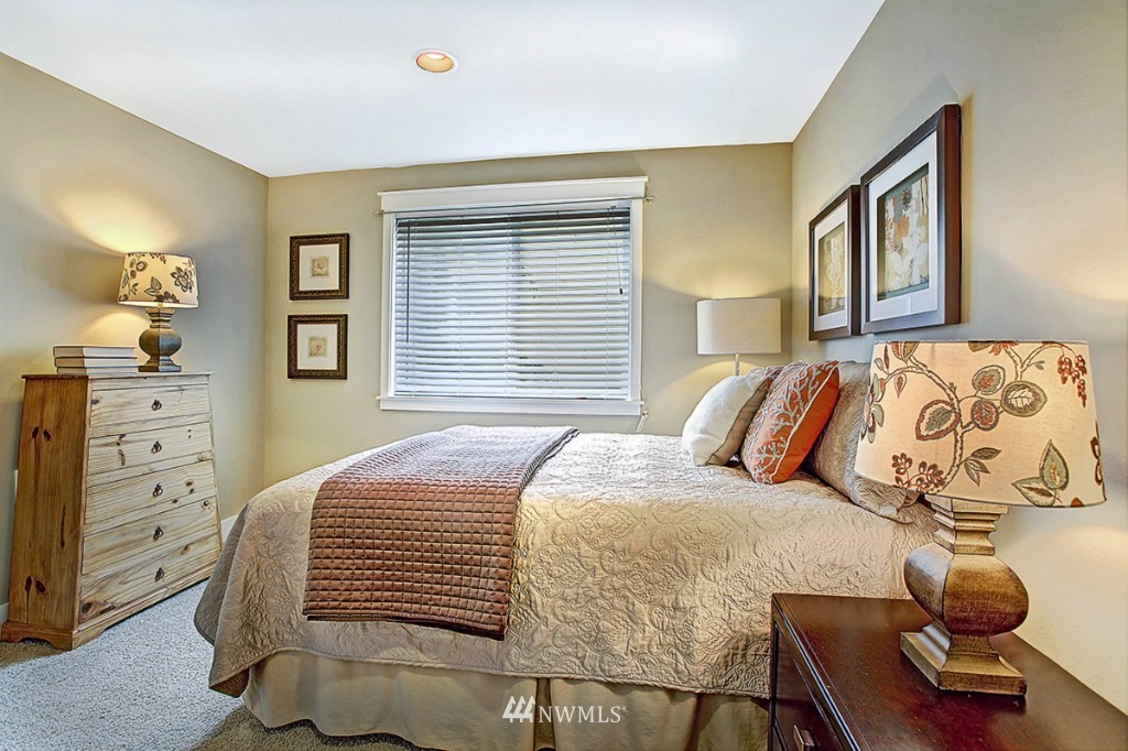 2110 West Ruffner Street Seattle, WA 98199 - Photo 16 of 24 Gallery Image 16
