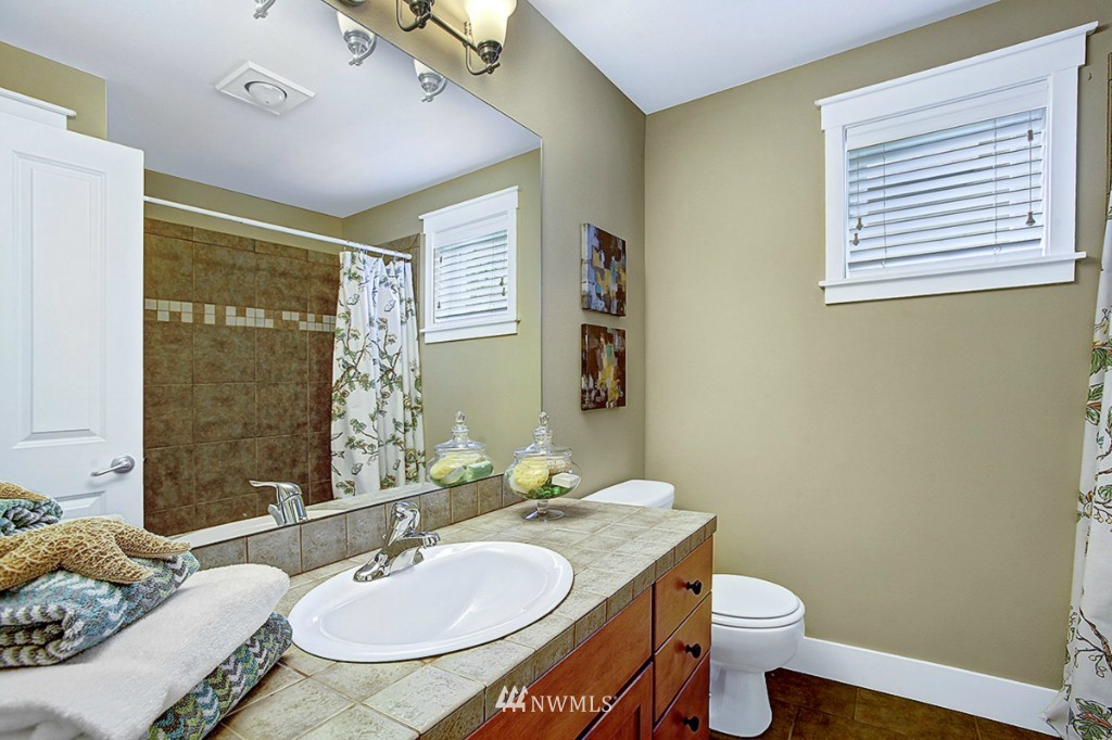 2110 West Ruffner Street Seattle, WA 98199 - Photo 17 of 24 Gallery Image 17
