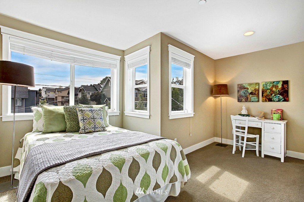 2110 West Ruffner Street Seattle, WA 98199 - Photo 18 of 24 Gallery Image 18