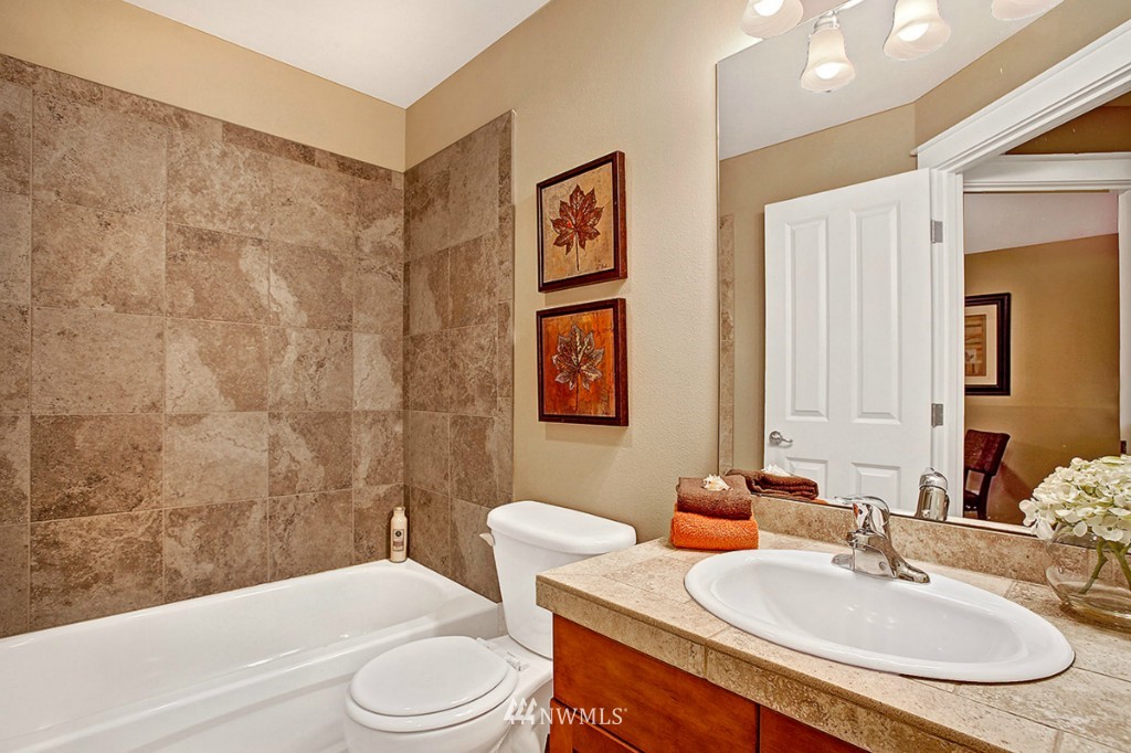 2110 West Ruffner Street Seattle, WA 98199 - Photo 19 of 24 Gallery Image 19