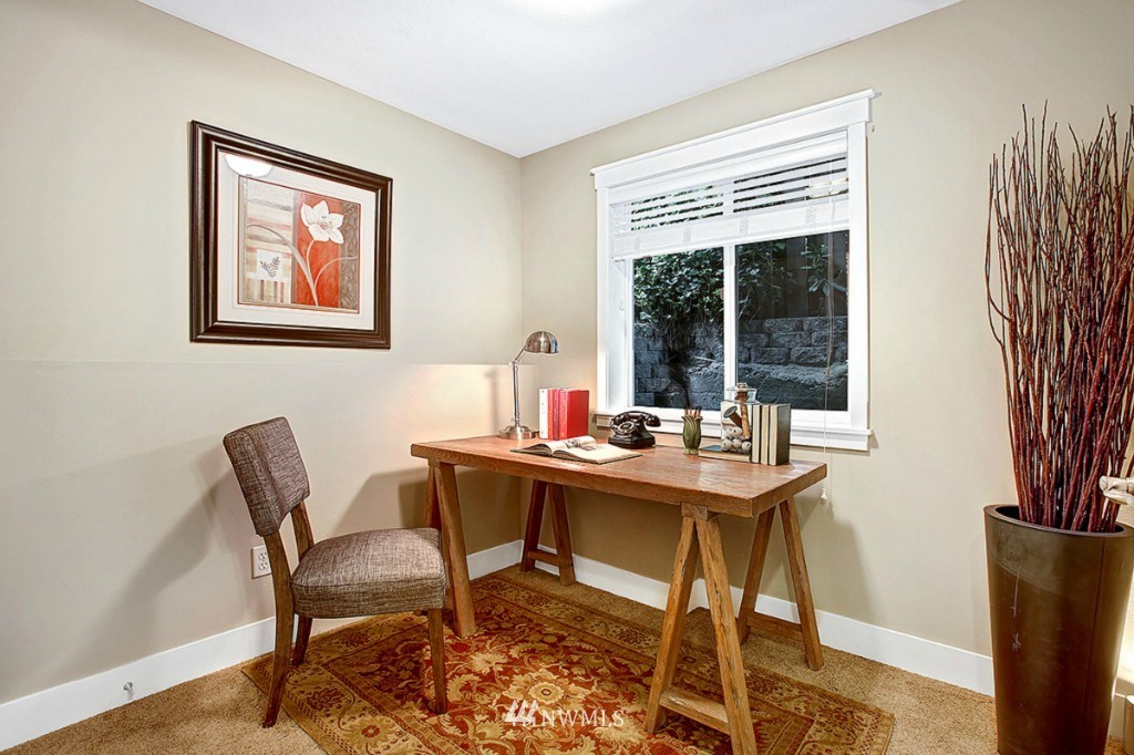 2110 West Ruffner Street Seattle, WA 98199 - Photo 3 of 24 Gallery Image 3