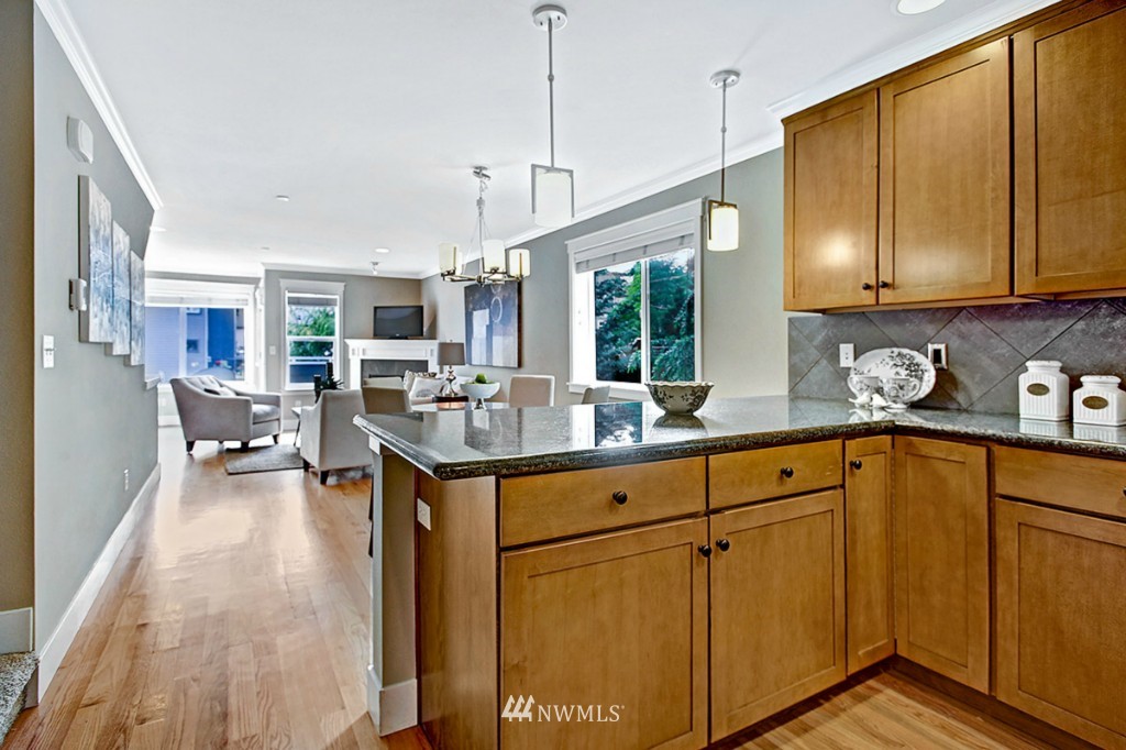 2110 West Ruffner Street Seattle, WA 98199 - Photo 9 of 24 Gallery Image 9