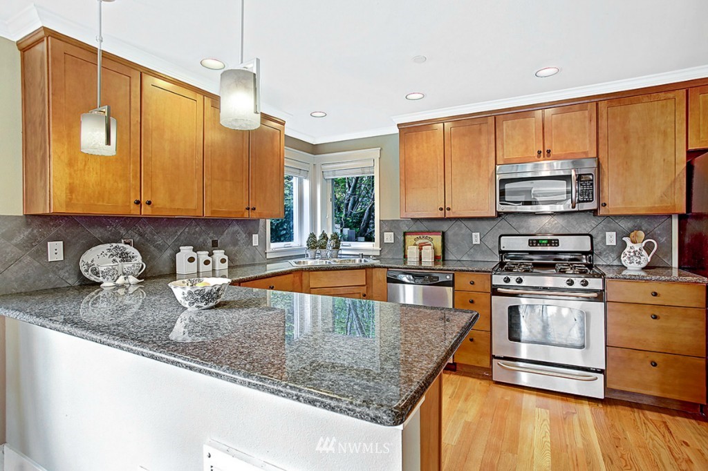 2110 West Ruffner Street Seattle, WA 98199 - Photo 10 of 24 Gallery Image 10